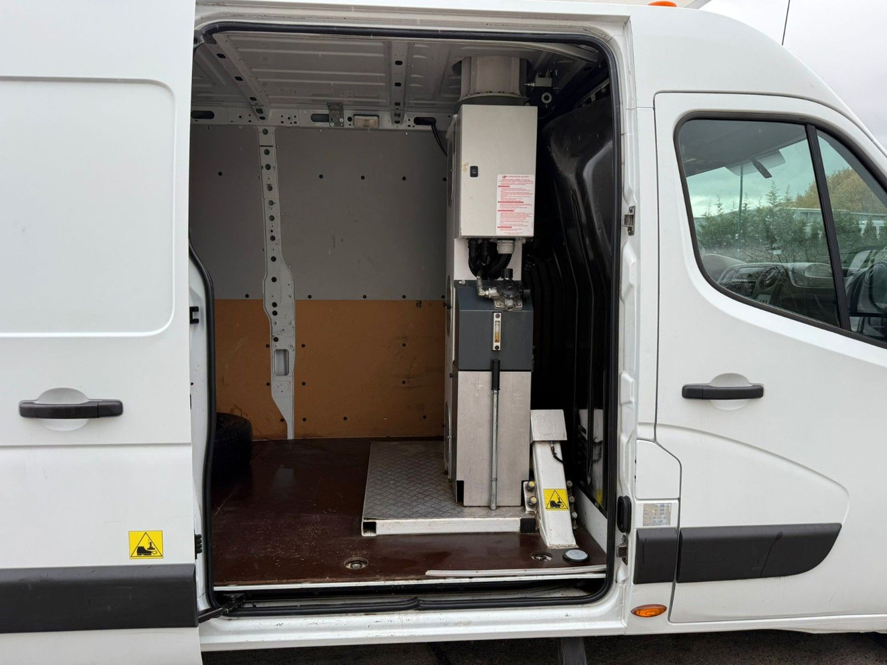 Renault Master. France Elévateur 12m. Klima. Kamera. - Камион со подигачка кошница: слика 5 Renault Master. France Elévateur 12m. Klima. Kamera. - Камион со подигачка кошница: слика 5