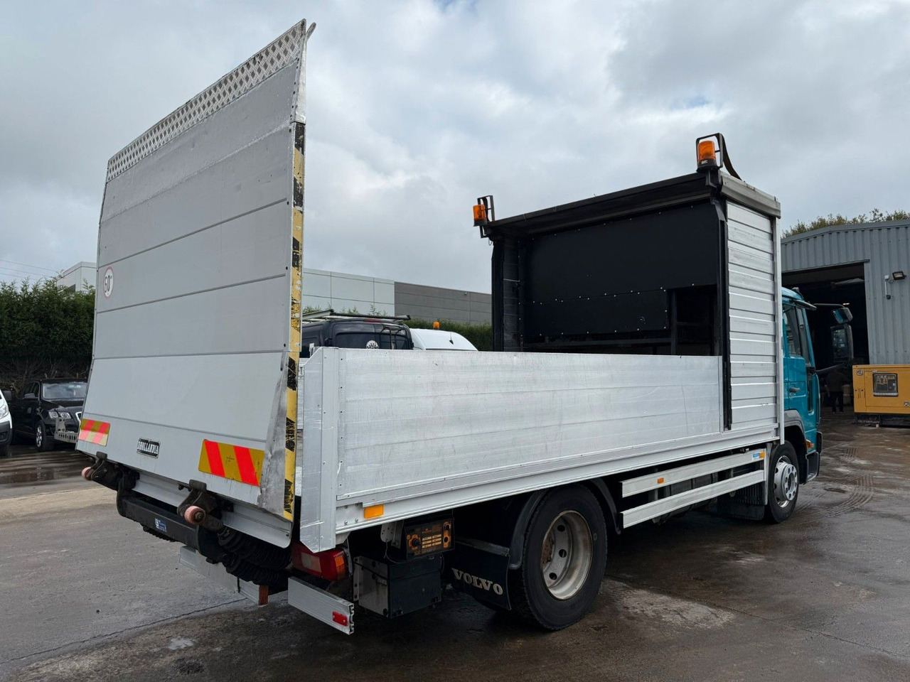 Volvo FL6-250. ALU Pritsche 5.00m. LBW. Klima. - Камион со платформа: слика 3 Volvo FL6-250. ALU Pritsche 5.00m. LBW. Klima. - Камион со платформа: слика 3