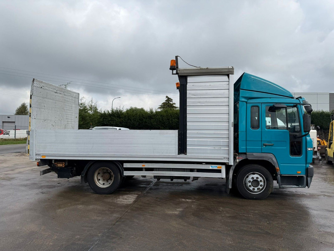 Volvo FL6-250. ALU Pritsche 5.00m. LBW. Klima. - Камион со платформа: слика 2 Volvo FL6-250. ALU Pritsche 5.00m. LBW. Klima. - Камион со платформа: слика 2