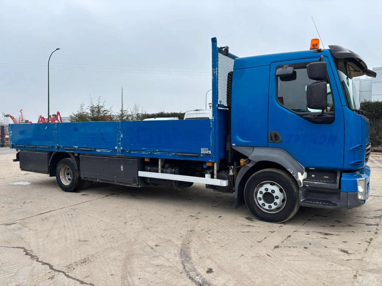 Volvo FL7-240. Pritsche 6.80m. EU5. - Камион со платформа: слика 1 Volvo FL7-240. Pritsche 6.80m. EU5. - Камион со платформа: слика 1