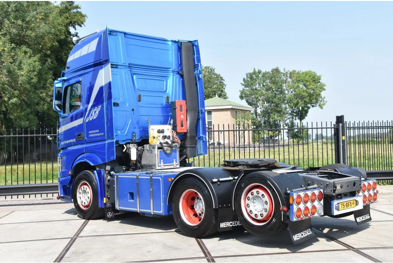 Mercedes-Benz Actros 2745 6x2 - EURO 6 - AIRCO - 2 x FUEL TANKS - 2 BEDS - SLIDING FIFTH WHEEL - SPECIAL BUMPER - TOP CONDITION - - Камион влекач: слика 3 Mercedes-Benz Actros 2745 6x2 - EURO 6 - AIRCO - 2 x FUEL TANKS - 2 BEDS - SLIDING FIFTH WHEEL - SPECIAL BUMPER - TOP CONDITION - - Камион влекач: слика 3