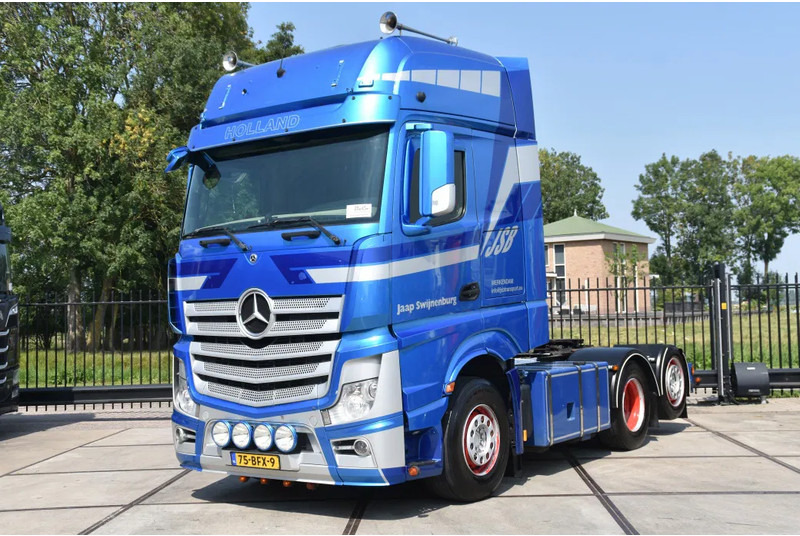 Mercedes-Benz Actros 2745 6x2 - EURO 6 - AIRCO - 2 x FUEL TANKS - 2 BEDS - SLIDING FIFTH WHEEL - SPECIAL BUMPER - TOP CONDITION - - Камион влекач: слика 2 Mercedes-Benz Actros 2745 6x2 - EURO 6 - AIRCO - 2 x FUEL TANKS - 2 BEDS - SLIDING FIFTH WHEEL - SPECIAL BUMPER - TOP CONDITION - - Камион влекач: слика 2