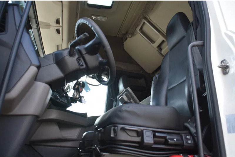 Scania S410 NGS 4x2EB MEGA 95 cm or 103 cm driving height - RETARDER - 649 TKM - FULL AIR - PARK. AIRCO - LEATHER SEATS - 2 x FUEL TANK - Камион влекач: слика 4 Scania S410 NGS 4x2EB MEGA 95 cm or 103 cm driving height - RETARDER - 649 TKM - FULL AIR - PARK. AIRCO - LEATHER SEATS - 2 x FUEL TANK - Камион влекач: слика 4