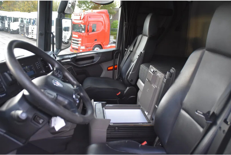 Scania S410 NGS 4x2EB MEGA 95 cm or 103 cm driving height - RETARDER - 781 TKM - FULL AIR - PARK. AIRCO - LEATHER SEATS - 2 x FUEL TANK - Камион влекач: слика 5 Scania S410 NGS 4x2EB MEGA 95 cm or 103 cm driving height - RETARDER - 781 TKM - FULL AIR - PARK. AIRCO - LEATHER SEATS - 2 x FUEL TANK - Камион влекач: слика 5
