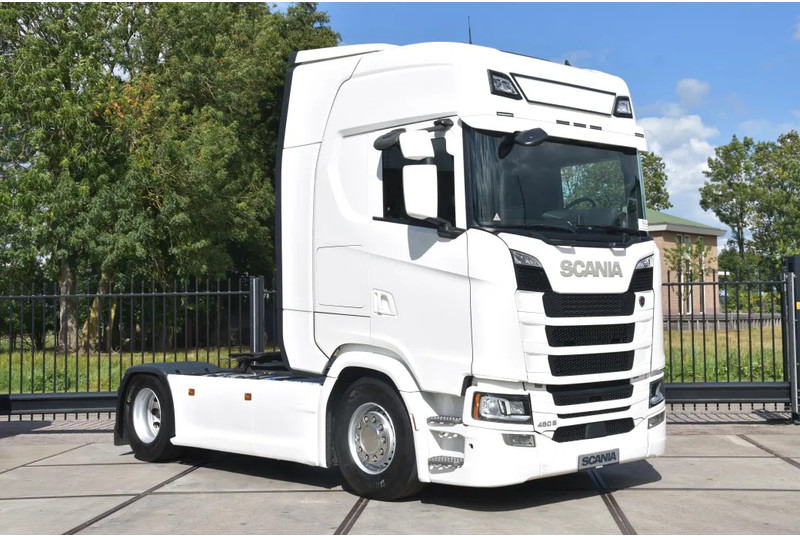 Scania S450 NGS 4x2 - RETARDER - 767 TKM - PARK. AIRCO - LEATHER SEATS - 2 x FUEL TANKS - LED LIGHTS - TOP CONDITION - - Камион влекач: слика 1 Scania S450 NGS 4x2 - RETARDER - 767 TKM - PARK. AIRCO - LEATHER SEATS - 2 x FUEL TANKS - LED LIGHTS - TOP CONDITION - - Камион влекач: слика 1