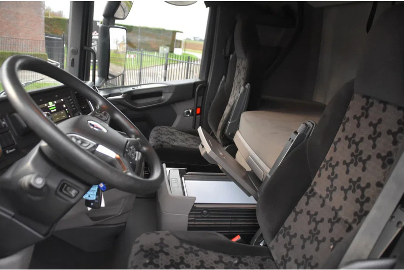 Scania S450 NGS 4x2NB - FULL AIR - 674 TKM - RETARDER - PARK. AIRCO - NAVI - 2 x FUEL TANKS - LED - - Камион влекач: слика 5 Scania S450 NGS 4x2NB - FULL AIR - 674 TKM - RETARDER - PARK. AIRCO - NAVI - 2 x FUEL TANKS - LED - - Камион влекач: слика 5