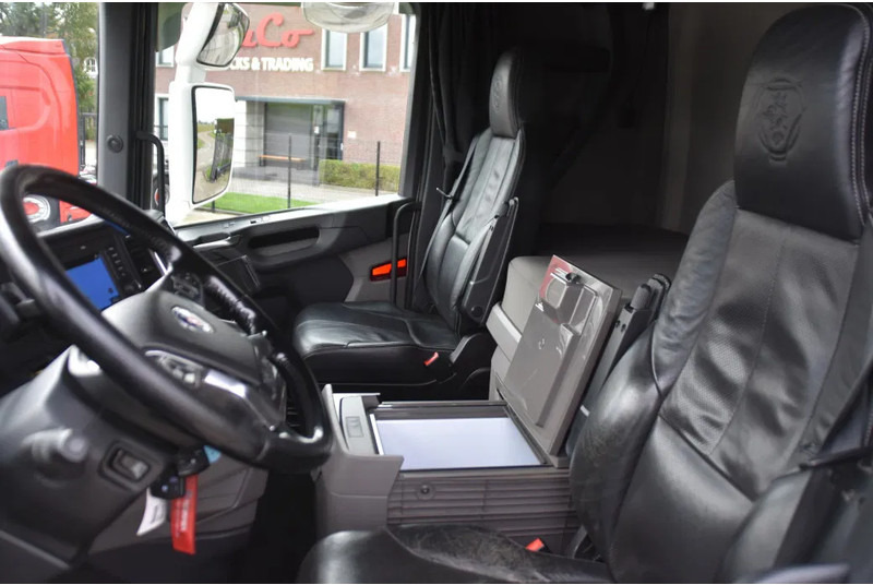 Scania S500 NGS 4x2NB - NEW TACHO - RETARDER - FULL AIR - PARK. AIRCO - 2 x FUEL TANKS - 4 POINT AIR SUSP. REAR - ALCOA'S - LED - - Камион влекач: слика 4 Scania S500 NGS 4x2NB - NEW TACHO - RETARDER - FULL AIR - PARK. AIRCO - 2 x FUEL TANKS - 4 POINT AIR SUSP. REAR - ALCOA'S - LED - - Камион влекач: слика 4