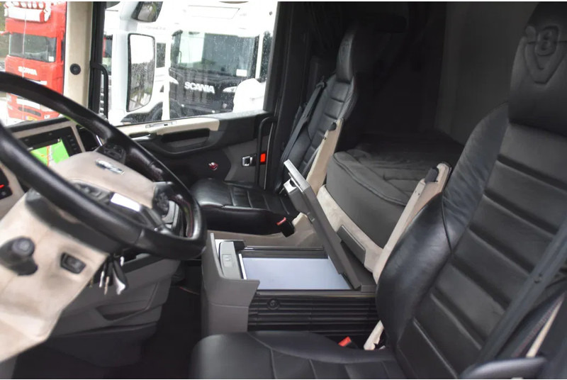 Scania S660 V8 NGS 4x2NB - NEW TACHO - RETARDER - FULL AIR - PARK. AIRCO - LEATHER SEATS - 2 x FUEL TANKS - ALCOA'S - LED - - Камион влекач: слика 5 Scania S660 V8 NGS 4x2NB - NEW TACHO - RETARDER - FULL AIR - PARK. AIRCO - LEATHER SEATS - 2 x FUEL TANKS - ALCOA'S - LED - - Камион влекач: слика 5