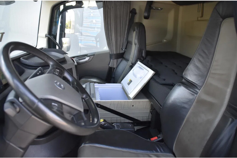 Volvo FH 16.750 Globetrotter XL 6x2 - RETARDER - FULL AIR - PARK. AIRCO - DYNAMIC STEERING - SLIDING FIFTH WHEEL - ALCOA'S - TOP CONDI - Камион влекач: слика 5 Volvo FH 16.750 Globetrotter XL 6x2 - RETARDER - FULL AIR - PARK. AIRCO - DYNAMIC STEERING - SLIDING FIFTH WHEEL - ALCOA'S - TOP CONDI - Камион влекач: слика 5
