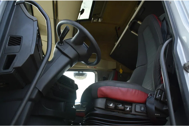 Volvo FH 420 Globe 4x2 - ADR FL - ONLY 670 TKM - PTO - AIRCO - DIFF. LOCK - GOOD CONDITION - - Камион влекач: слика 4 Volvo FH 420 Globe 4x2 - ADR FL - ONLY 670 TKM - PTO - AIRCO - DIFF. LOCK - GOOD CONDITION - - Камион влекач: слика 4