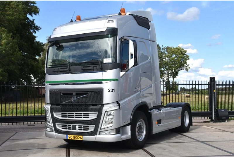 Volvo FH 420 Globe 4x2 - ADR FL - ONLY 670 TKM - PTO - AIRCO - DIFF. LOCK - GOOD CONDITION - - Камион влекач: слика 2 Volvo FH 420 Globe 4x2 - ADR FL - ONLY 670 TKM - PTO - AIRCO - DIFF. LOCK - GOOD CONDITION - - Камион влекач: слика 2