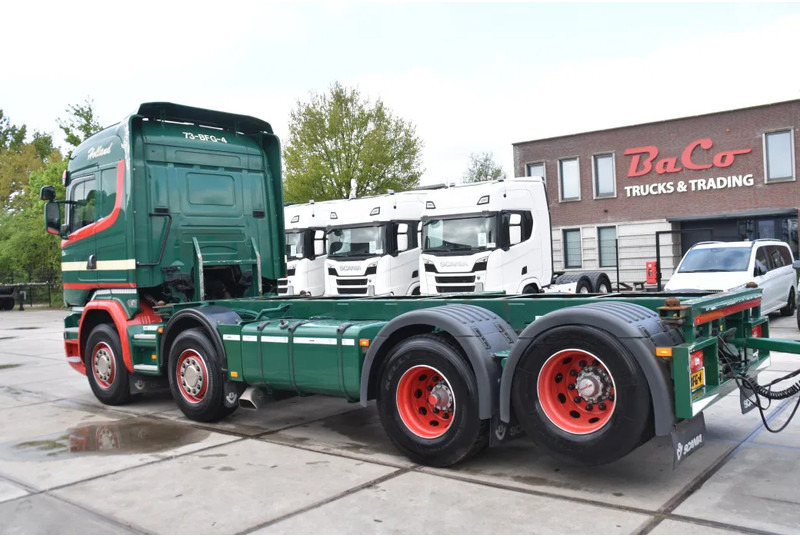 Scania R520 HL V8 8x2 - EURO 6 - MANUAL - RETARDER - WHEELBASE: 510 cm - 10 TONS FRONT AXLE - XENON - - Транспортер на контејнер/ Камион со променливо тело: слика 2 Scania R520 HL V8 8x2 - EURO 6 - MANUAL - RETARDER - WHEELBASE: 510 cm - 10 TONS FRONT AXLE - XENON - - Транспортер на контејнер/ Камион со променливо тело: слика 2