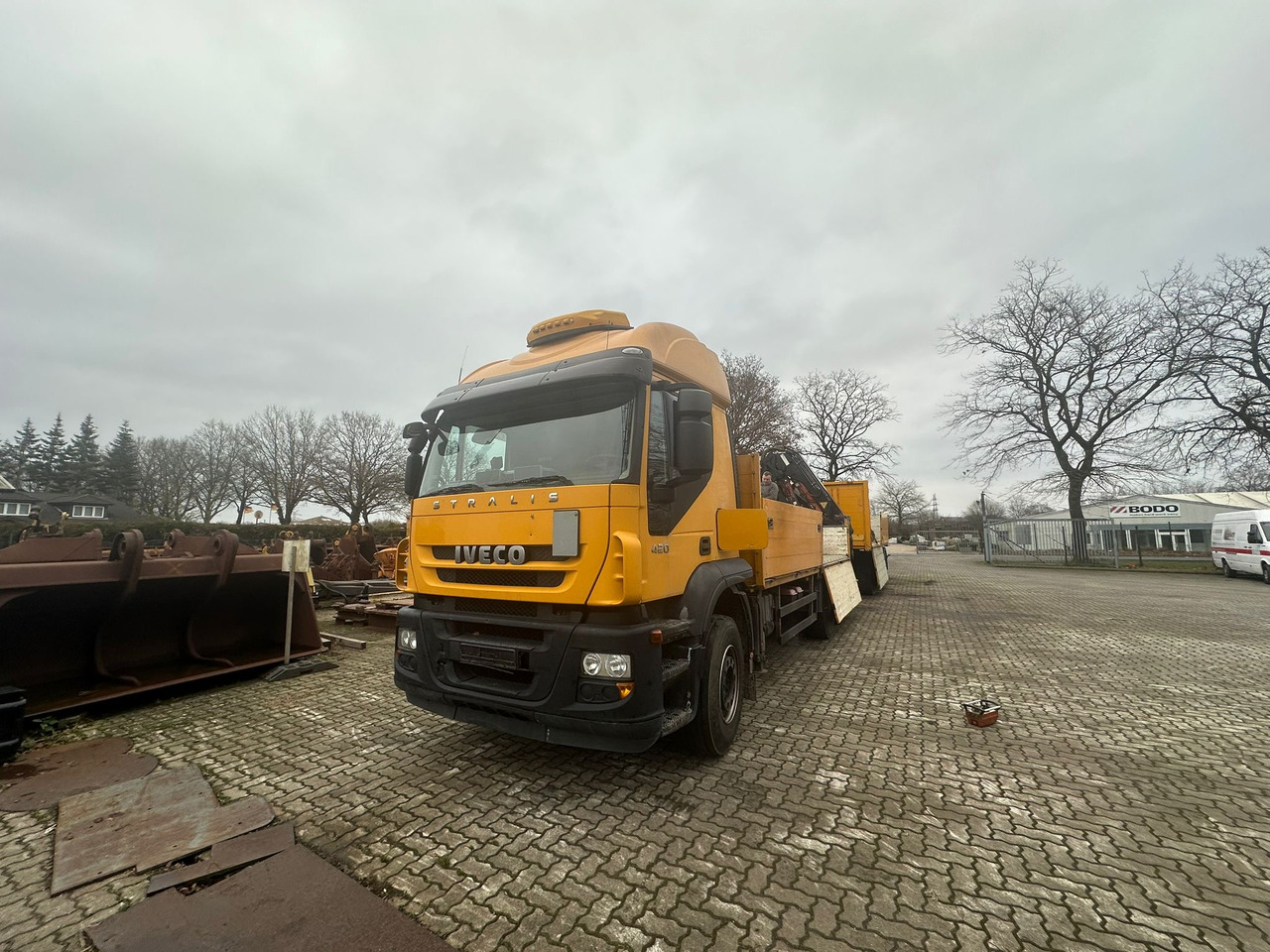 IVECO STRALIS 420 truck open box with TEREX loading crane 290.2E-A3 - Камион со кука за подигање, Камион со кран: слика 3 IVECO STRALIS 420 truck open box with TEREX loading crane 290.2E-A3 - Камион со кука за подигање, Камион со кран: слика 3