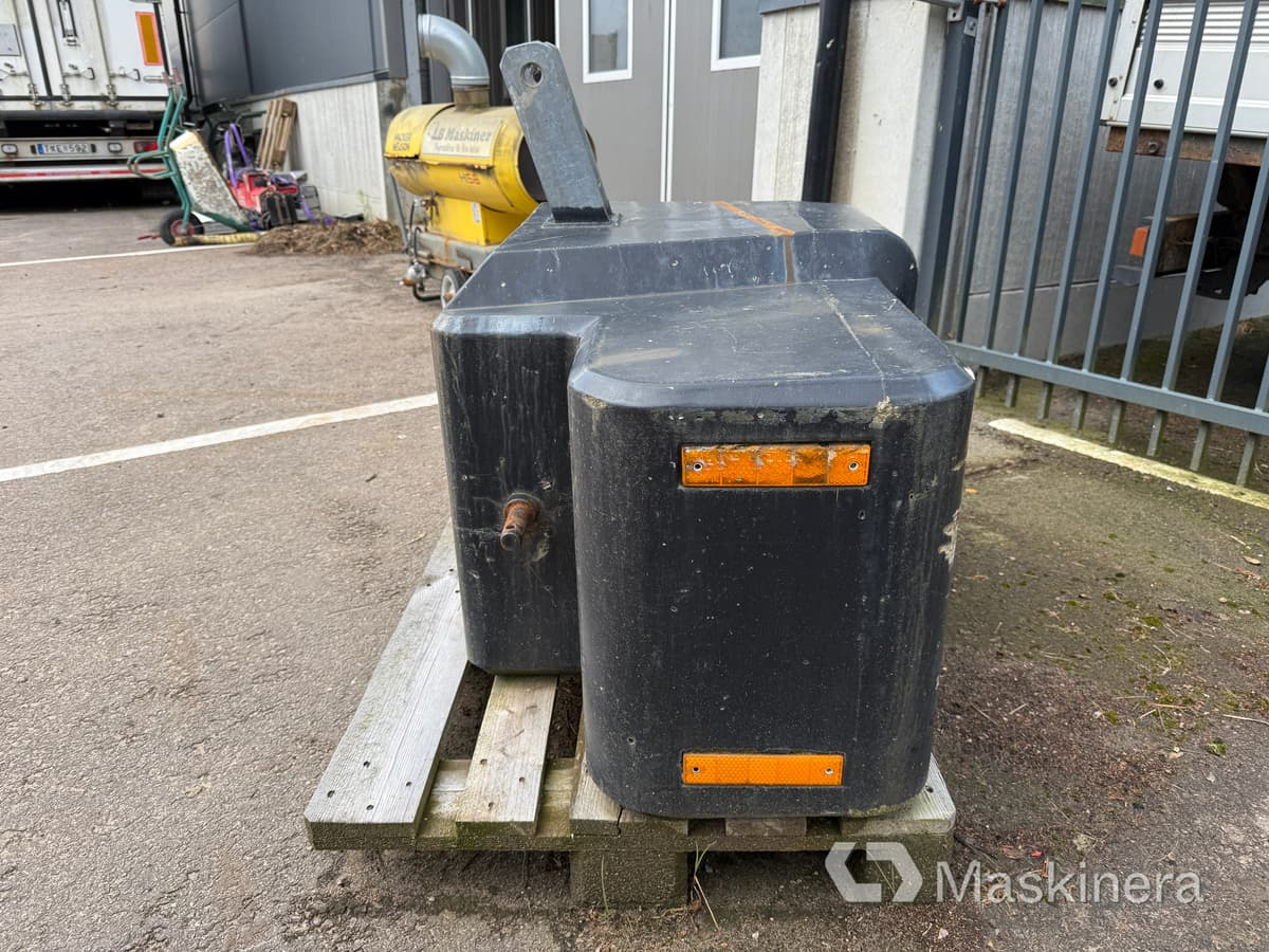 Frontvikt Suer 1000kg - Противтежа: слика 4 Frontvikt Suer 1000kg - Противтежа: слика 4