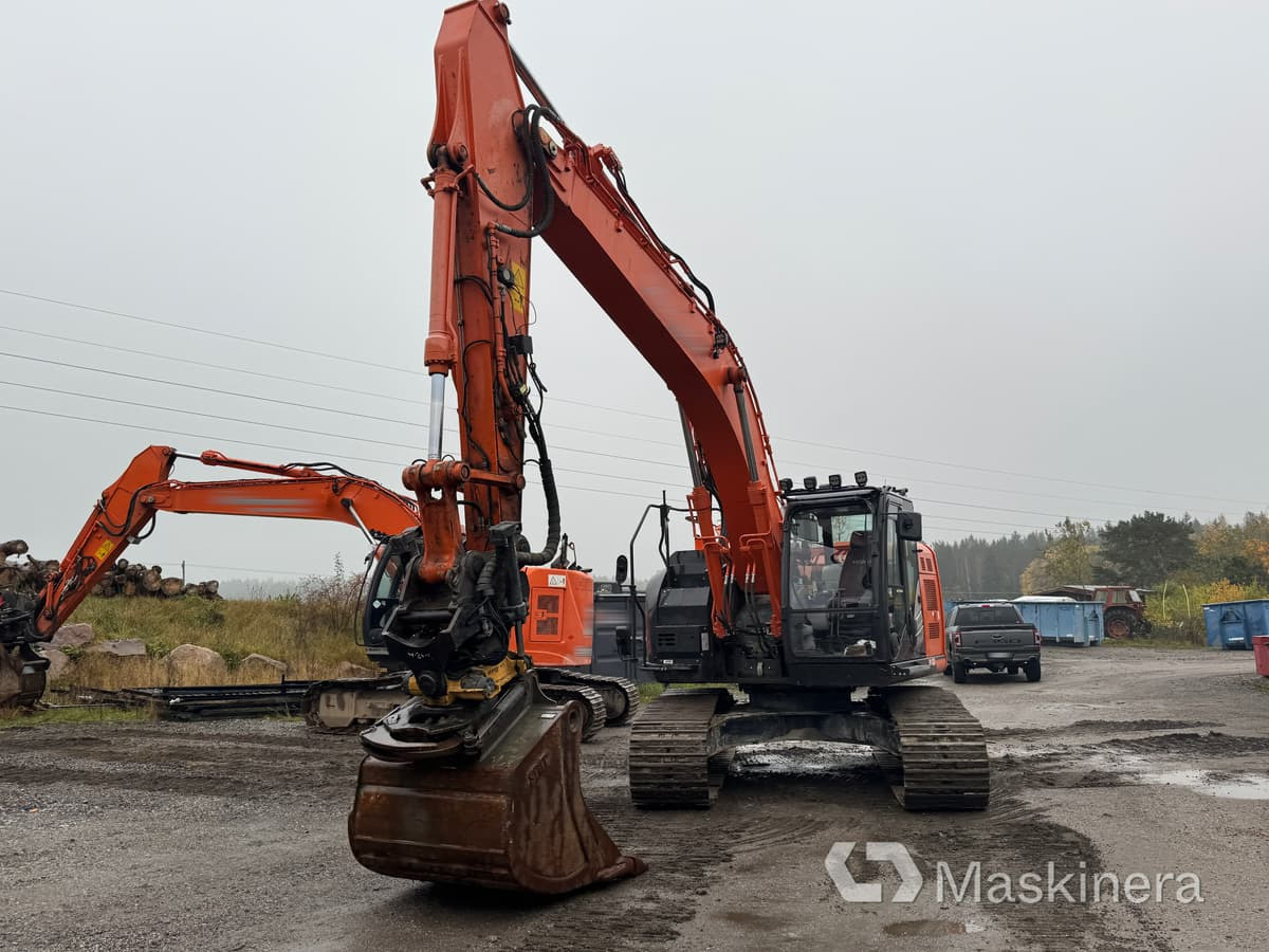 Grävmaskin Hitachi ZX225USLC-6 - Багер гасеничар: слика 2 Grävmaskin Hitachi ZX225USLC-6 - Багер гасеничар: слика 2