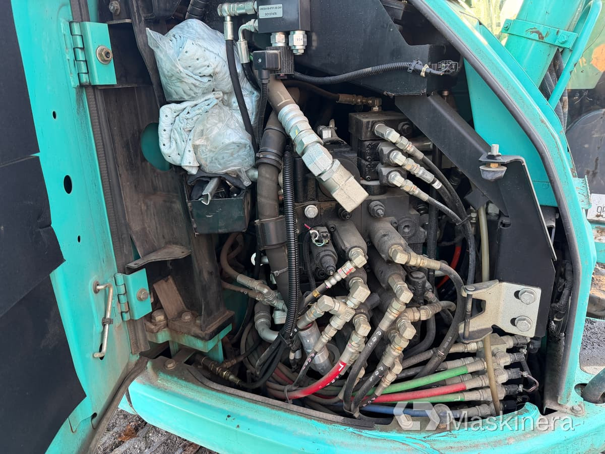 Багер гасеничар Grävmaskin Kobelco SK140SRLC-5: слика 32