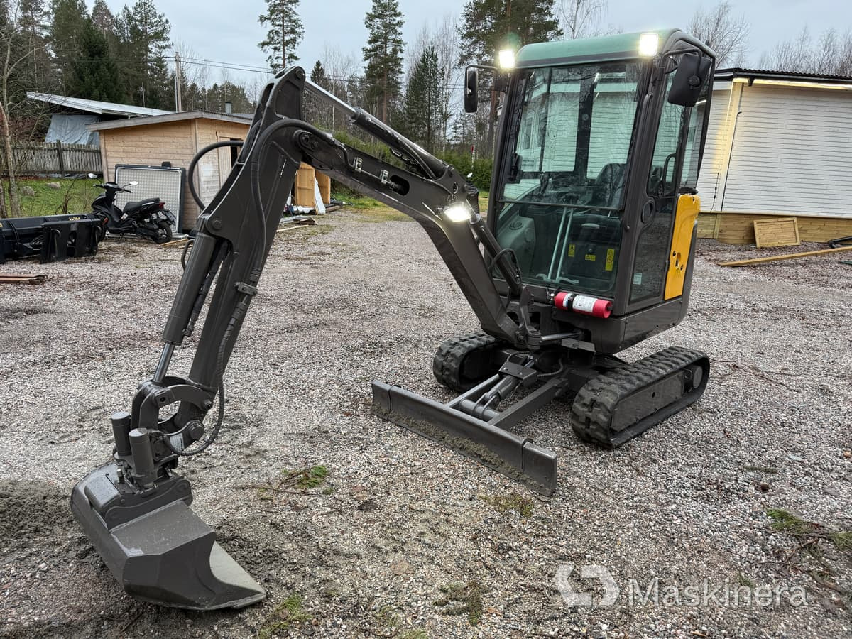 Grävmaskin Volvo EC18C med redskap - Багер гасеничар: слика 1 Grävmaskin Volvo EC18C med redskap - Багер гасеничар: слика 1