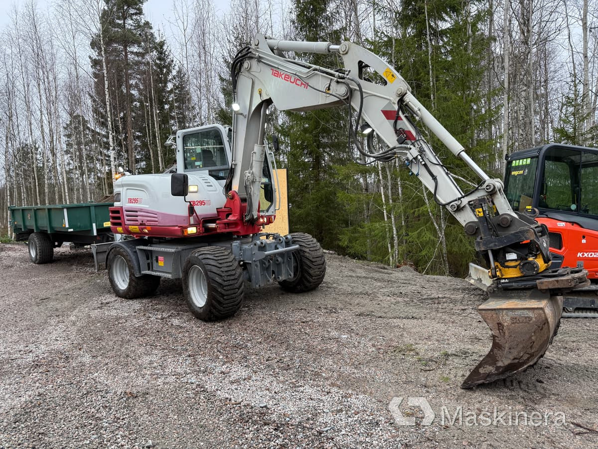Hjulgrävare Takeuchi TB295W med vagn & redskap - Багер гасеничар: слика 1 Hjulgrävare Takeuchi TB295W med vagn & redskap - Багер гасеничар: слика 1
