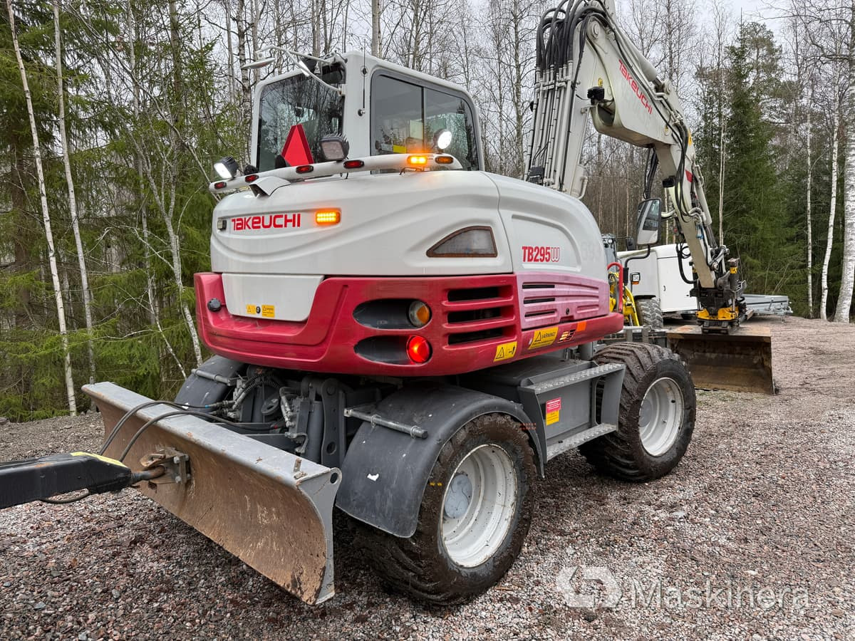 Hjulgrävare Takeuchi TB295W med vagn & redskap - Багер гасеничар: слика 3 Hjulgrävare Takeuchi TB295W med vagn & redskap - Багер гасеничар: слика 3