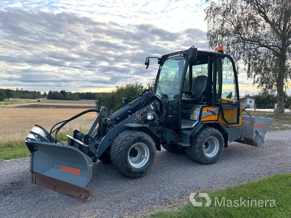 Hjullastare Giant G2700 HD+ X-tra med 4 redskap - Натоварувач на тркала: слика 1 Hjullastare Giant G2700 HD+ X-tra med 4 redskap - Натоварувач на тркала: слика 1