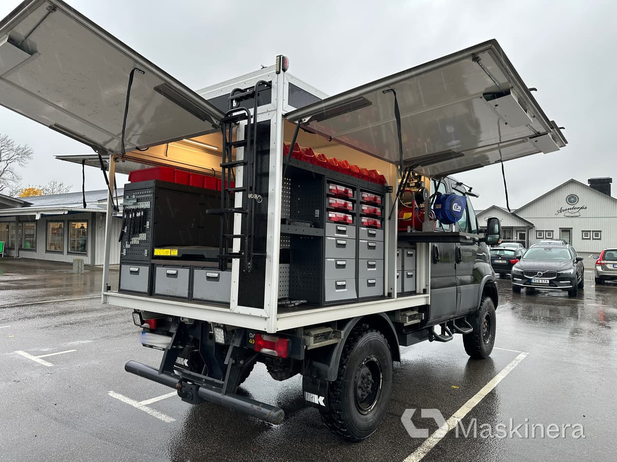 Iveco Daily 55-180 4x4 3.0 Arbetsbil Iveco Daily 4x4 3.0 - Товарно комбе: слика 5 Iveco Daily 55-180 4x4 3.0 Arbetsbil Iveco Daily 4x4 3.0 - Товарно комбе: слика 5