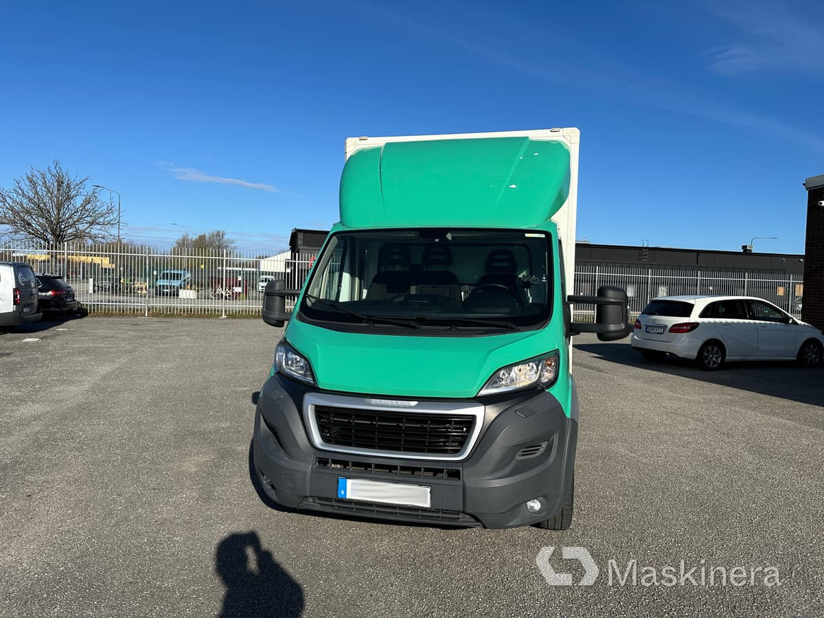 Lastbil Peugeot Boxer 2017 - Комбе фургон: слика 2 Lastbil Peugeot Boxer 2017 - Комбе фургон: слика 2