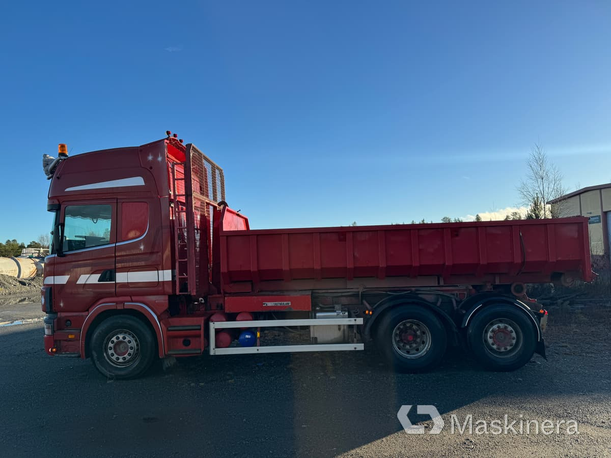 Lastväxlare Scania R144 6X2 med tre flak - Камион со кука за подигање: слика 2 Lastväxlare Scania R144 6X2 med tre flak - Камион со кука за подигање: слика 2