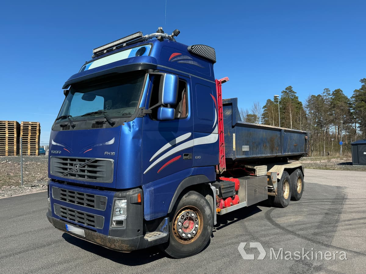 Камион со кука за подигање Lastväxlare Volvo FH16 tandemdrift: слика 1