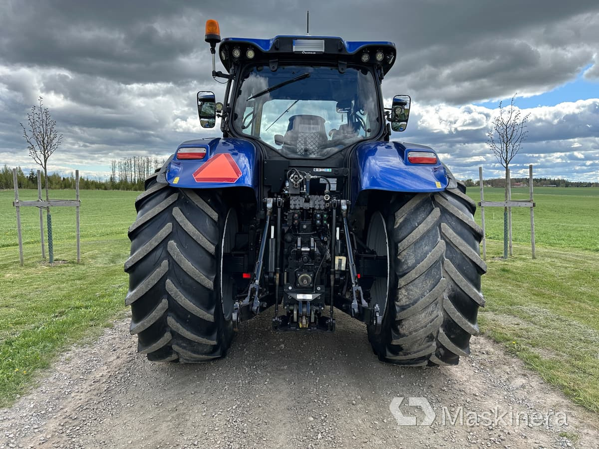 New Holland T7.270 AC 4WD Traktor New Holland T7.270 AC 4WD - Трактор: слика 5 New Holland T7.270 AC 4WD Traktor New Holland T7.270 AC 4WD - Трактор: слика 5