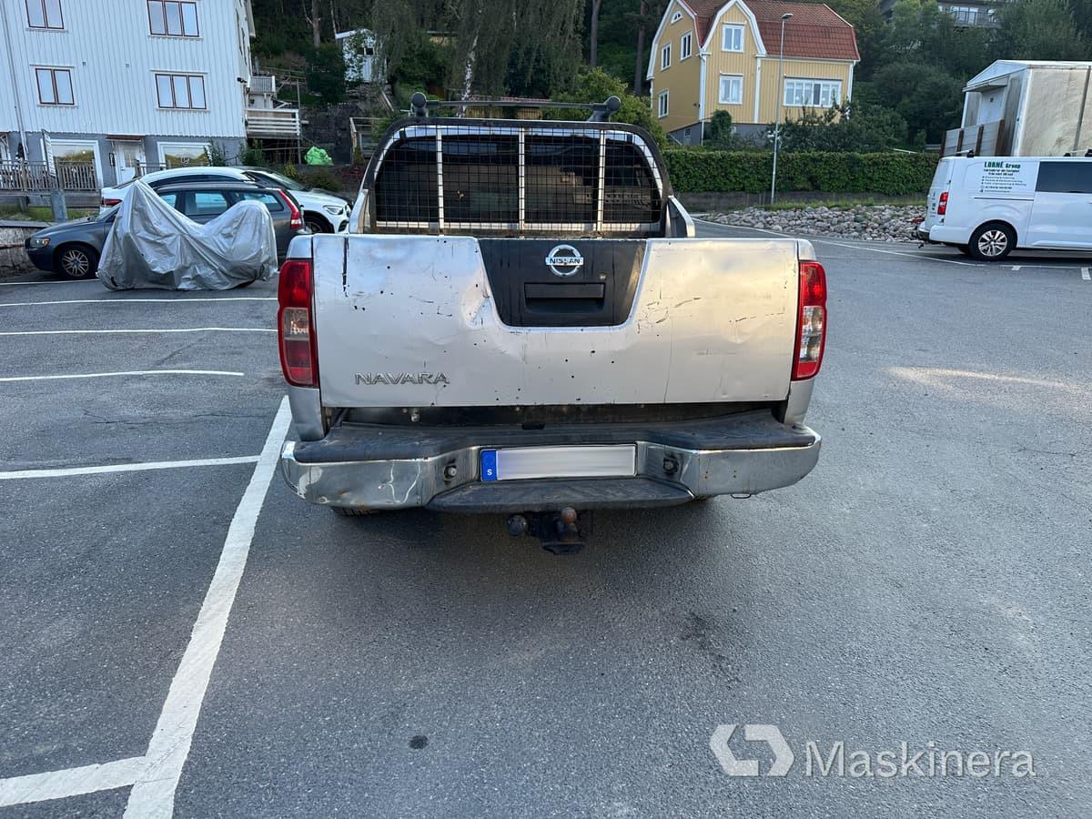 Nissan Navara 2.5 dCi 4x4 med plog - Товарно комбе: слика 5 Nissan Navara 2.5 dCi 4x4 med plog - Товарно комбе: слика 5