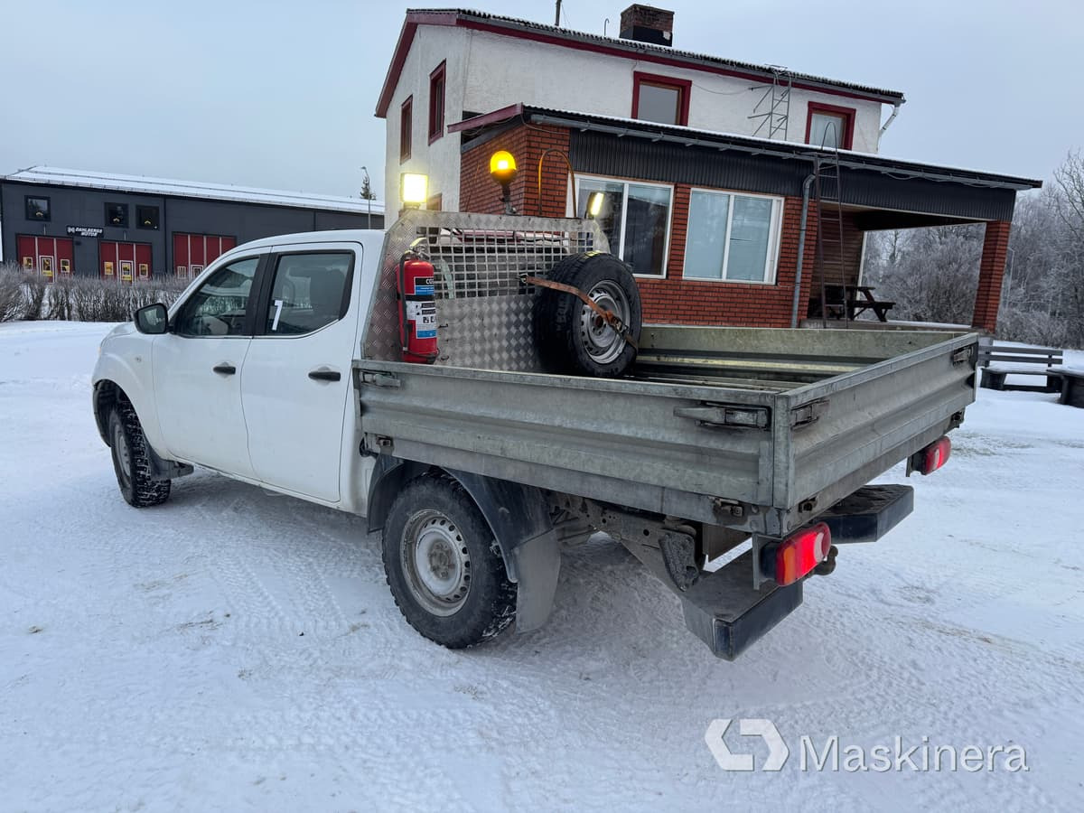 Pickup Nissan Navara med flak - Мало комбе: слика 3 Pickup Nissan Navara med flak - Мало комбе: слика 3