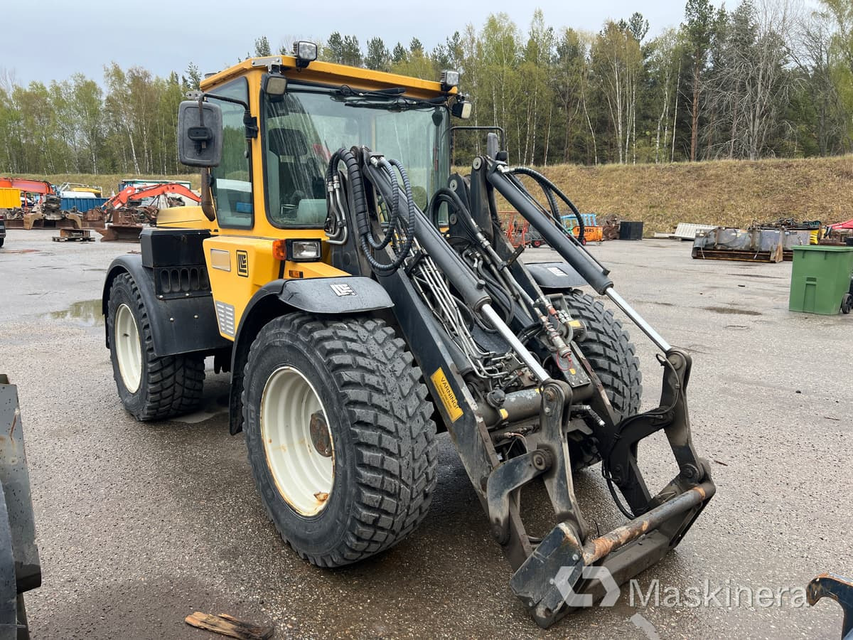 Redskapsbärare Lundberg 6240 med redskap och kombispridare - Натоварувач на тркала: слика 3 Redskapsbärare Lundberg 6240 med redskap och kombispridare - Натоварувач на тркала: слика 3