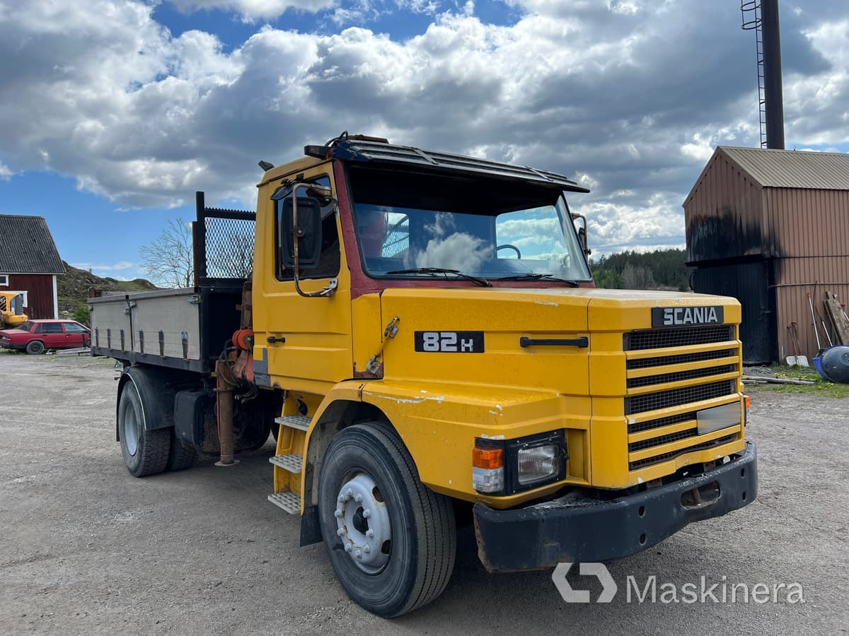 Scania T82HL4X2LS46KK Kran / tippbil Scania 82H - Кипер, Камион со кран: слика 3 Scania T82HL4X2LS46KK Kran / tippbil Scania 82H - Кипер, Камион со кран: слика 3