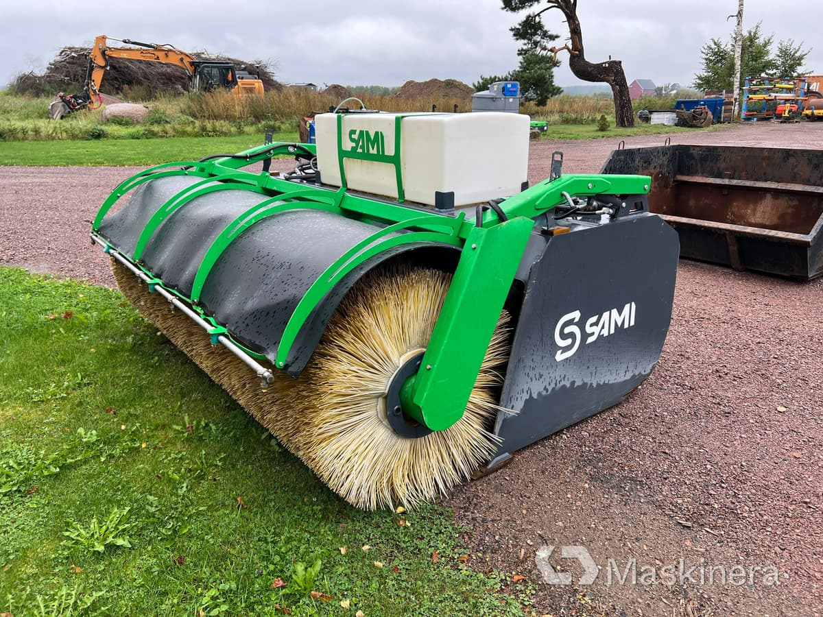 Sopskopa Sami K2500 med bevattning - Возило за метење: слика 1 Sopskopa Sami K2500 med bevattning - Возило за метење: слика 1
