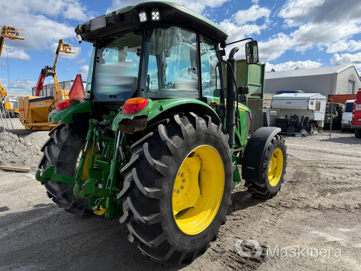 Traktor John Deere 5075M med snöutrustning - Трактор: слика 5 Traktor John Deere 5075M med snöutrustning - Трактор: слика 5