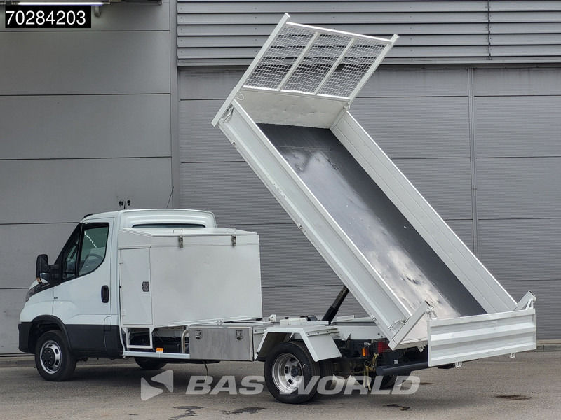 Iveco Daily 35C18 3.0L Automaat Kipper met Kist Dubbellucht 3,5t Trekhaak Cruise Euro6 Tipper Benne Kieper 2m3 Trekhaak Cruise control - Комби кипер: слика 3 Iveco Daily 35C18 3.0L Automaat Kipper met Kist Dubbellucht 3,5t Trekhaak Cruise Euro6 Tipper Benne Kieper 2m3 Trekhaak Cruise control - Комби кипер: слика 3