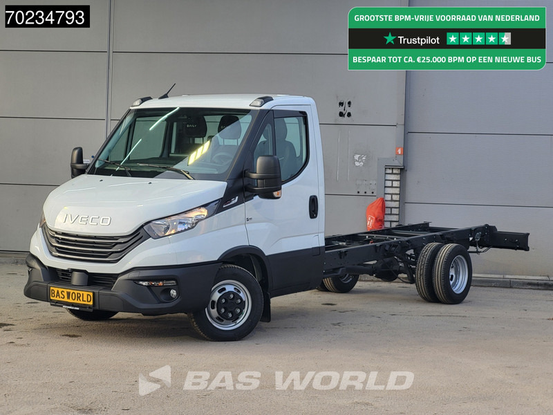 Iveco Daily 35C18 3.0L Automaat Dubbellucht 2025 model 410WB ACC Camera Airco Navi Chassis Cabine Fahrgestell Airco Cruise control - Комбе: слика 1 Iveco Daily 35C18 3.0L Automaat Dubbellucht 2025 model 410WB ACC Camera Airco Navi Chassis Cabine Fahrgestell Airco Cruise control - Комбе: слика 1