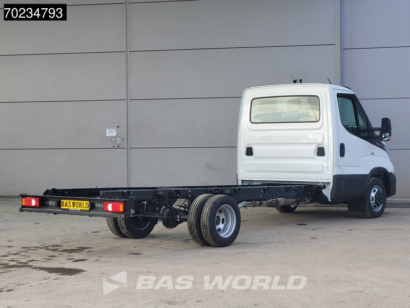Iveco Daily 35C18 3.0L Automaat Dubbellucht 2025 model 410WB ACC Camera Airco Navi Chassis Cabine Fahrgestell Airco Cruise control - Комбе: слика 5 Iveco Daily 35C18 3.0L Automaat Dubbellucht 2025 model 410WB ACC Camera Airco Navi Chassis Cabine Fahrgestell Airco Cruise control - Комбе: слика 5