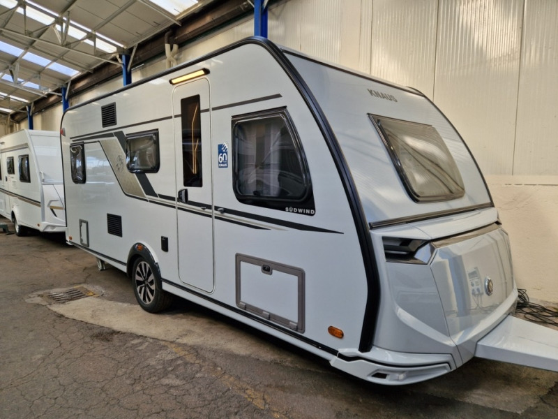 Knaus Sudwind 500 QDK 60° Years - Камп приколка: слика 1 Knaus Sudwind 500 QDK 60° Years - Камп приколка: слика 1