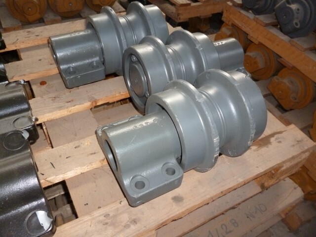 Liebherr R946 carrier roller - Делови за подвозје за Багер гасеничар: слика 1 Liebherr R946 carrier roller - Делови за подвозје за Багер гасеничар: слика 1
