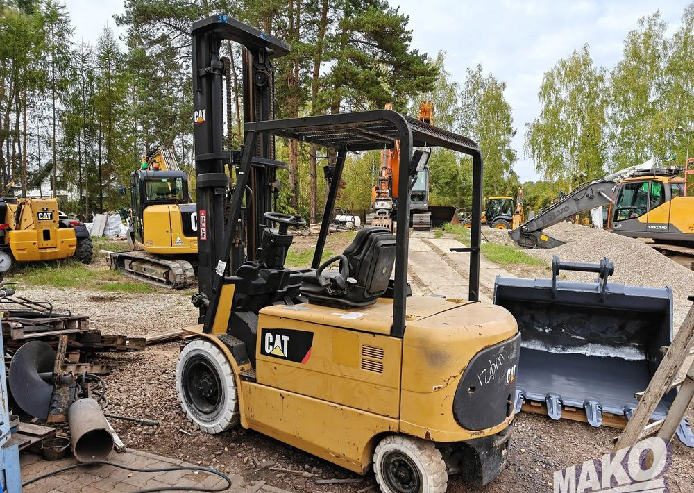 Caterpillar EP35K-PAC - Електричен вилушкар: слика 1 Caterpillar EP35K-PAC - Електричен вилушкар: слика 1