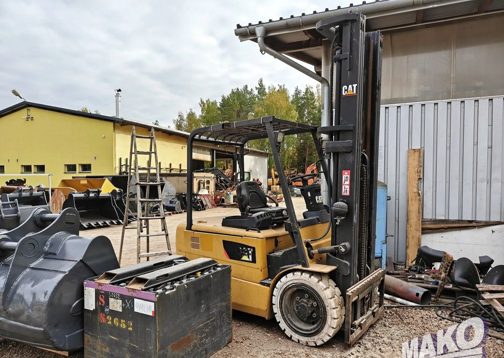 Caterpillar EP35K-PAC - Електричен вилушкар: слика 2 Caterpillar EP35K-PAC - Електричен вилушкар: слика 2