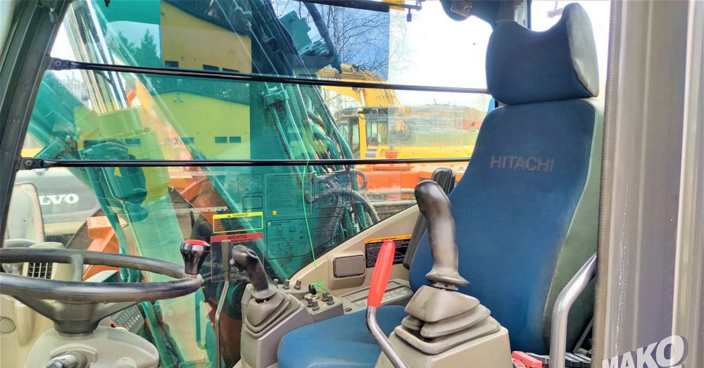 Багер на тркала Hitachi ZX140W-3: слика 10