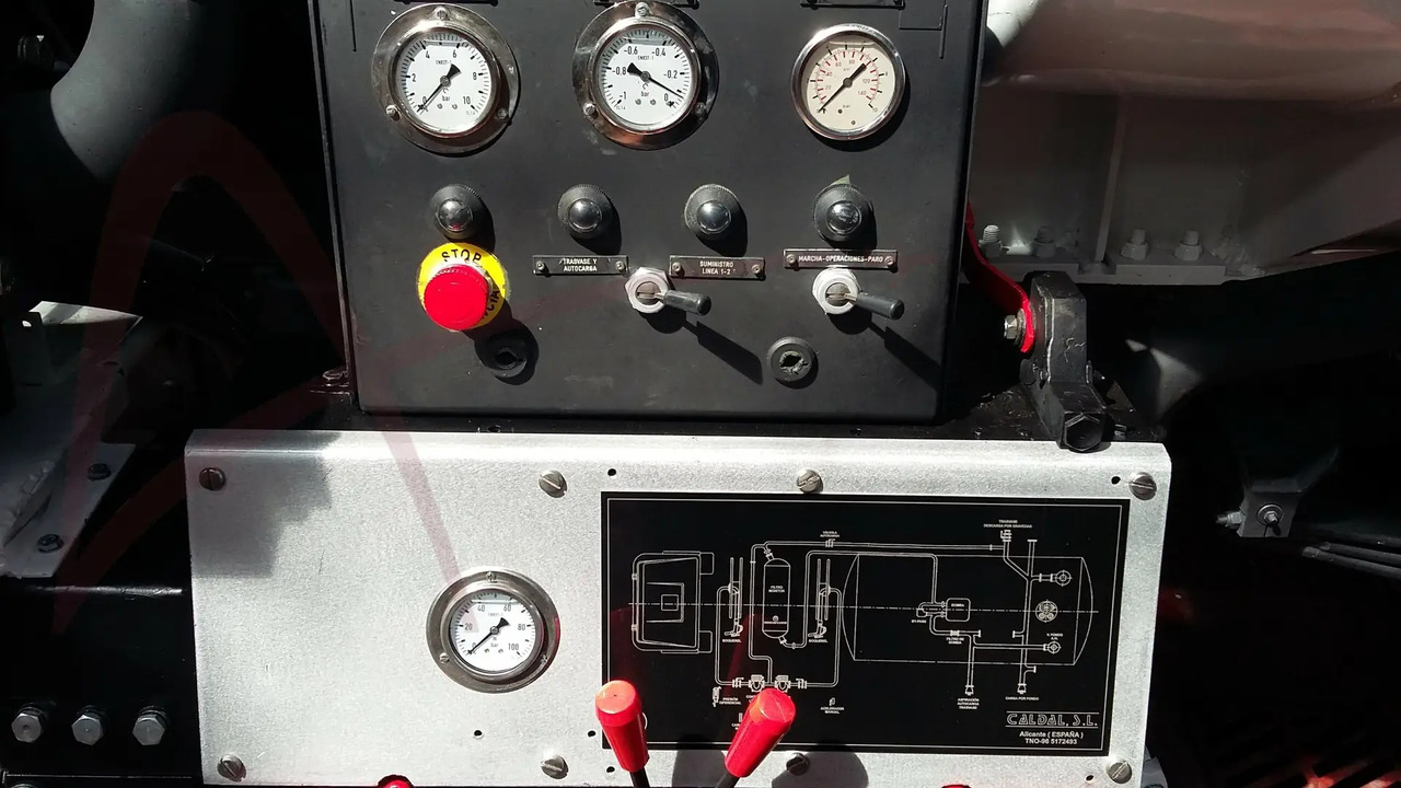 AVGAS B-100 - Камион цистерна: слика 5 AVGAS B-100 - Камион цистерна: слика 5