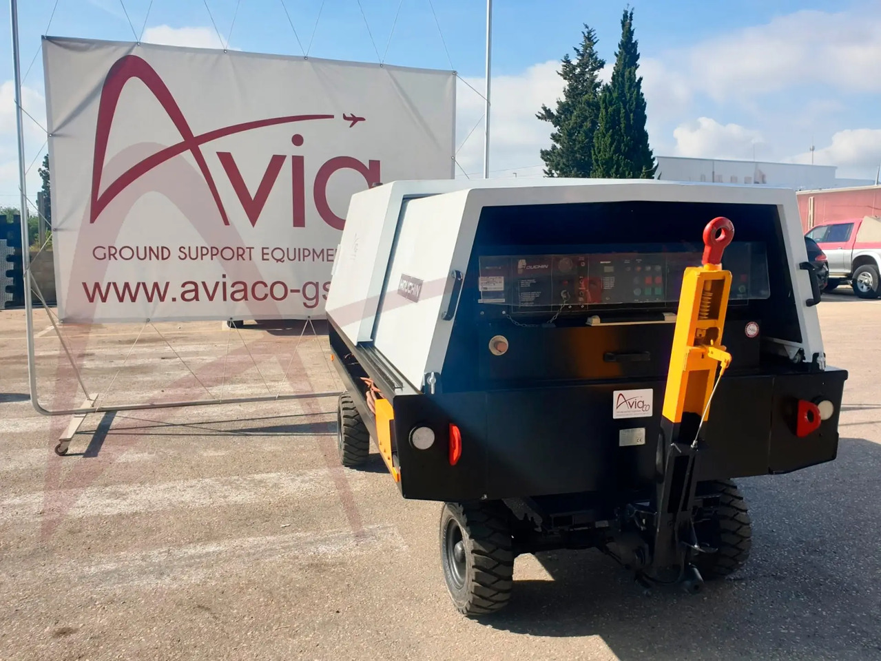 HOUCHIN C690 - Аеродромски извор на напојување: слика 2 HOUCHIN C690 - Аеродромски извор на напојување: слика 2