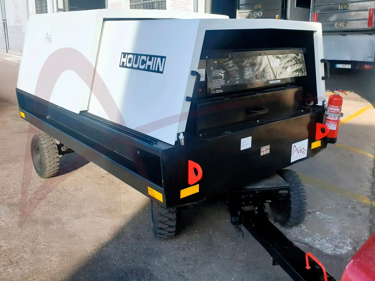 HOUCHIN D690-100SV - Аеродромски извор на напојување: слика 2 HOUCHIN D690-100SV - Аеродромски извор на напојување: слика 2
