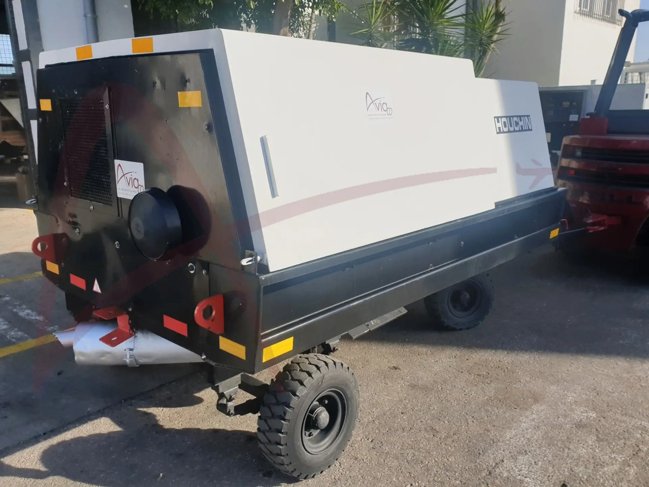 HOUCHIN D690 SV - Аеродромски извор на напојување: слика 1 HOUCHIN D690 SV - Аеродромски извор на напојување: слика 1