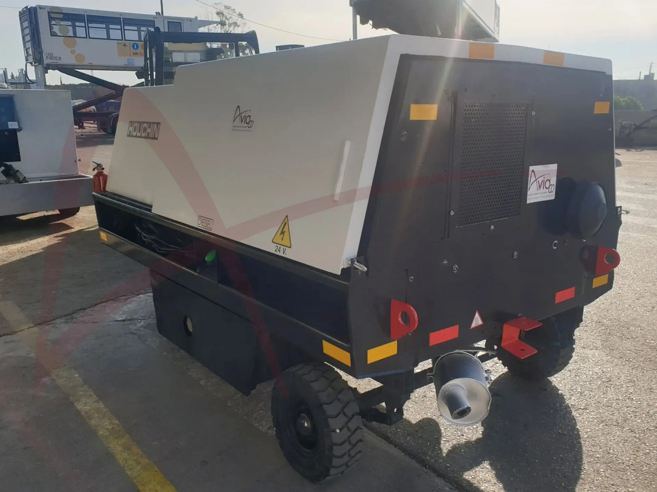 HOUCHIN D690 SV - Аеродромски извор на напојување: слика 2 HOUCHIN D690 SV - Аеродромски извор на напојување: слика 2