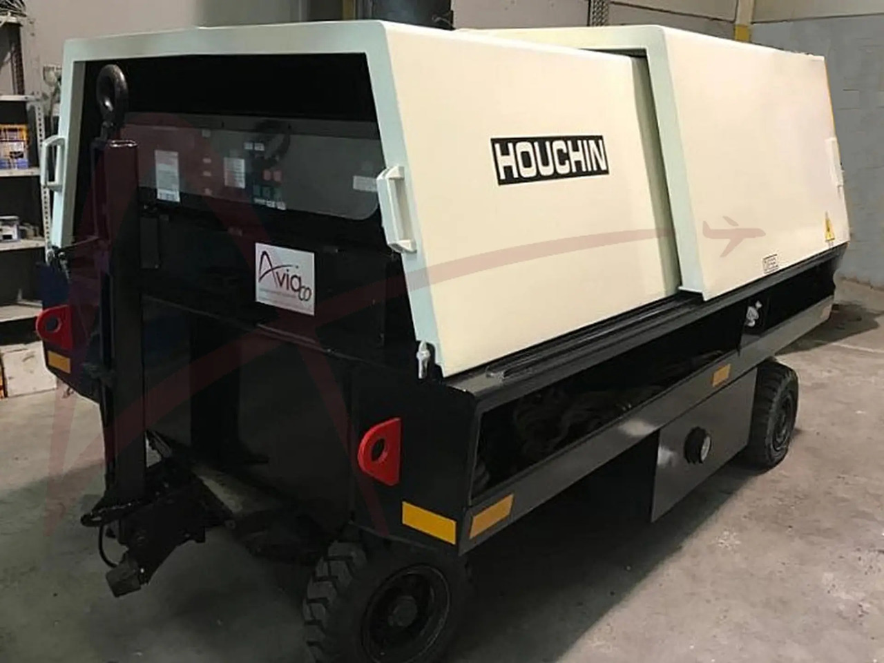 HOUCHIN D690DV - Аеродромски извор на напојување: слика 2 HOUCHIN D690DV - Аеродромски извор на напојување: слика 2