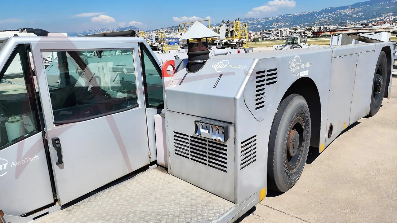 JBT AEROTECH EXPEDITER 400 - Возило за push back: слика 2 JBT AEROTECH EXPEDITER 400 - Возило за push back: слика 2